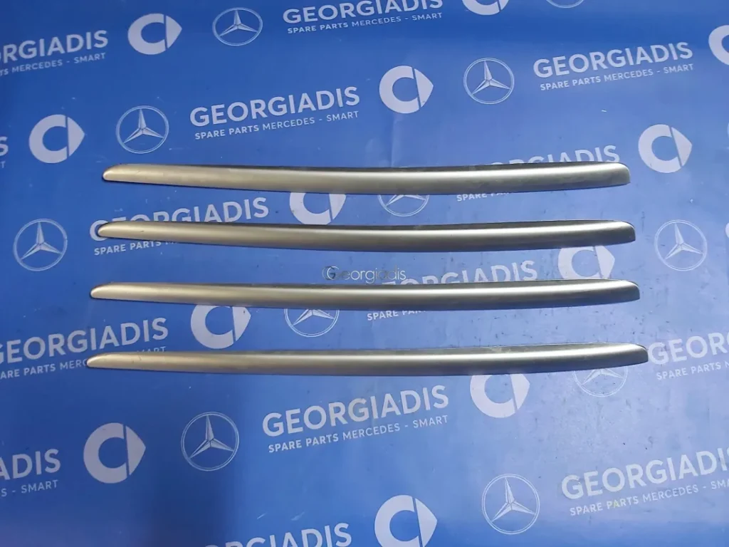 MERCEDES ΔΙΑΚΟΣΜΗΤΙΚΟ ΤΑΠΕΤΣΑΡΙΑΣ ΕΜΠΡΟΣ ΑΡΙΣΤΕΡΗΣ ΠΟΡΤΑΣ (TRIM STRIP) ML-CLASS (W164)