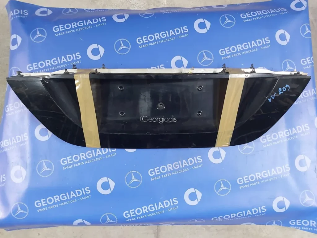 MERCEDES ΒΑΣΗ ΠΙΝΑΚΙΔΑΣ ΠΙΣΩ (NUMBER PLATE TRIM STRIP) CLK-CLASS (C209)